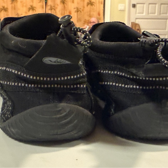 Body Glove Men’s 8.5 Water Shoes Sandals similar to those sold at Carnival - Picture 4 of 8